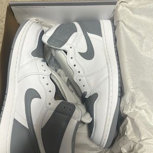 Size 10 NEVER WORN AIR JORDAN 1 RETRO HIGH OG 555088 037.
